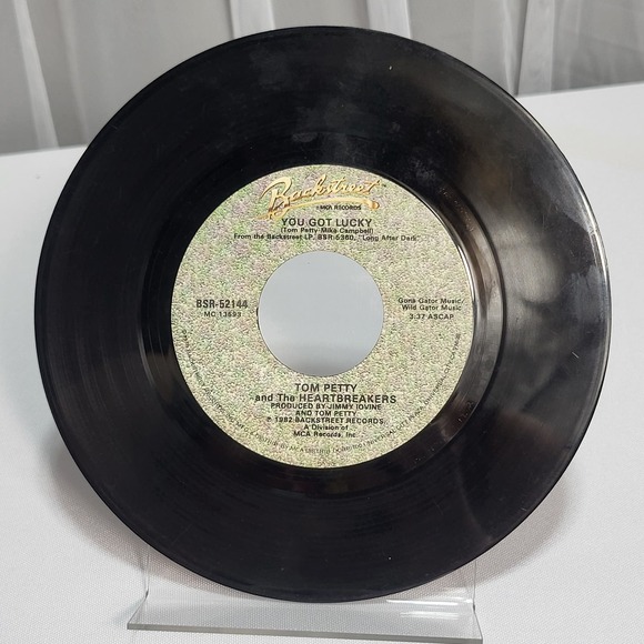 45 Record Tom Petty & The Heartbreakers You Got Lucky/Between Two Worlds Accept. - Picture 2 of 6